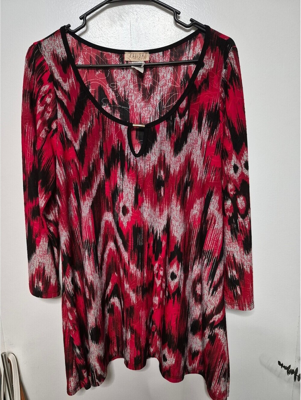 Lavish Plus Size 1X Red and Black Patterned Long Sleeve Tunic Top